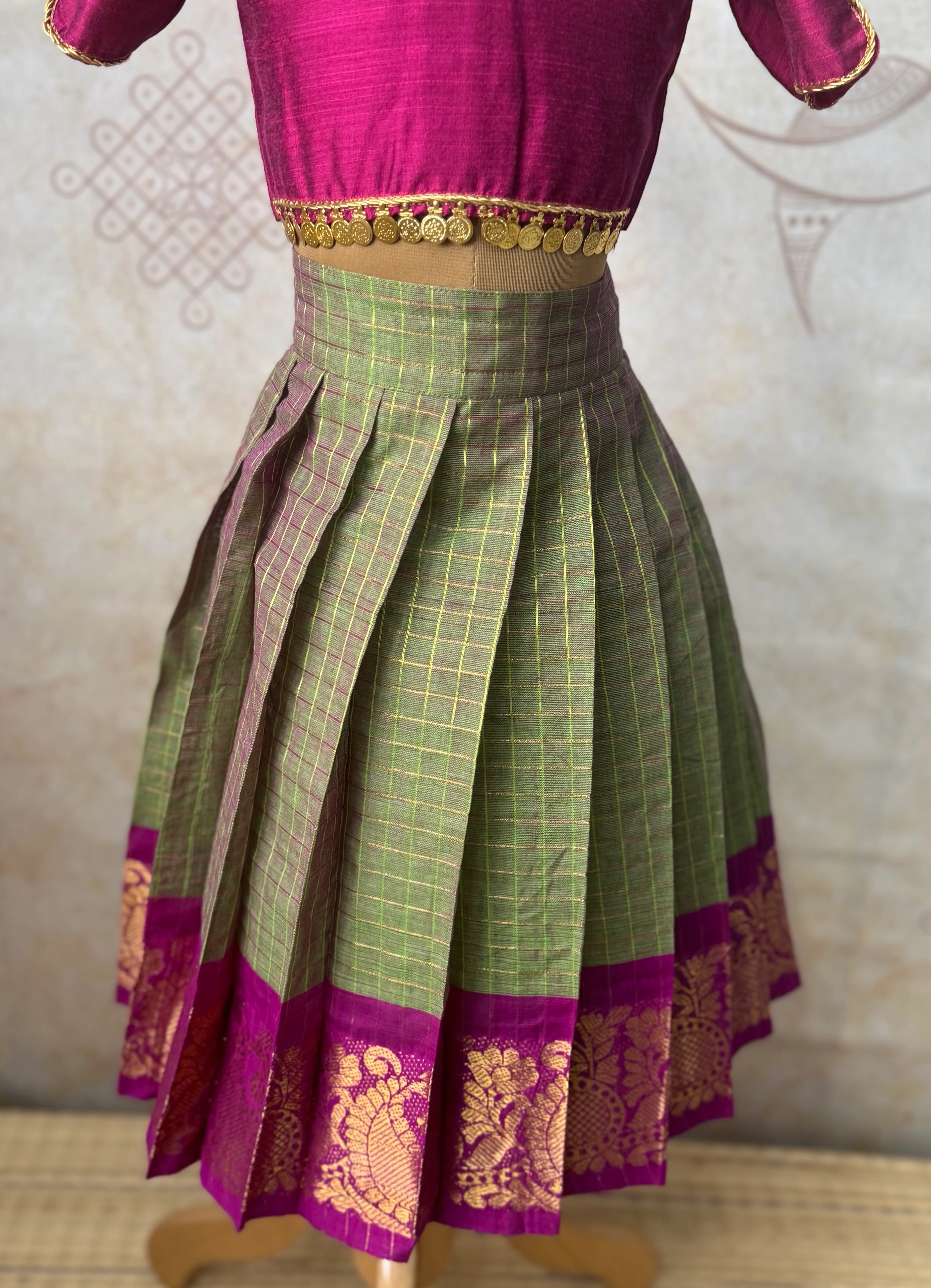 Aarna - Crop top and skirt - Image 3