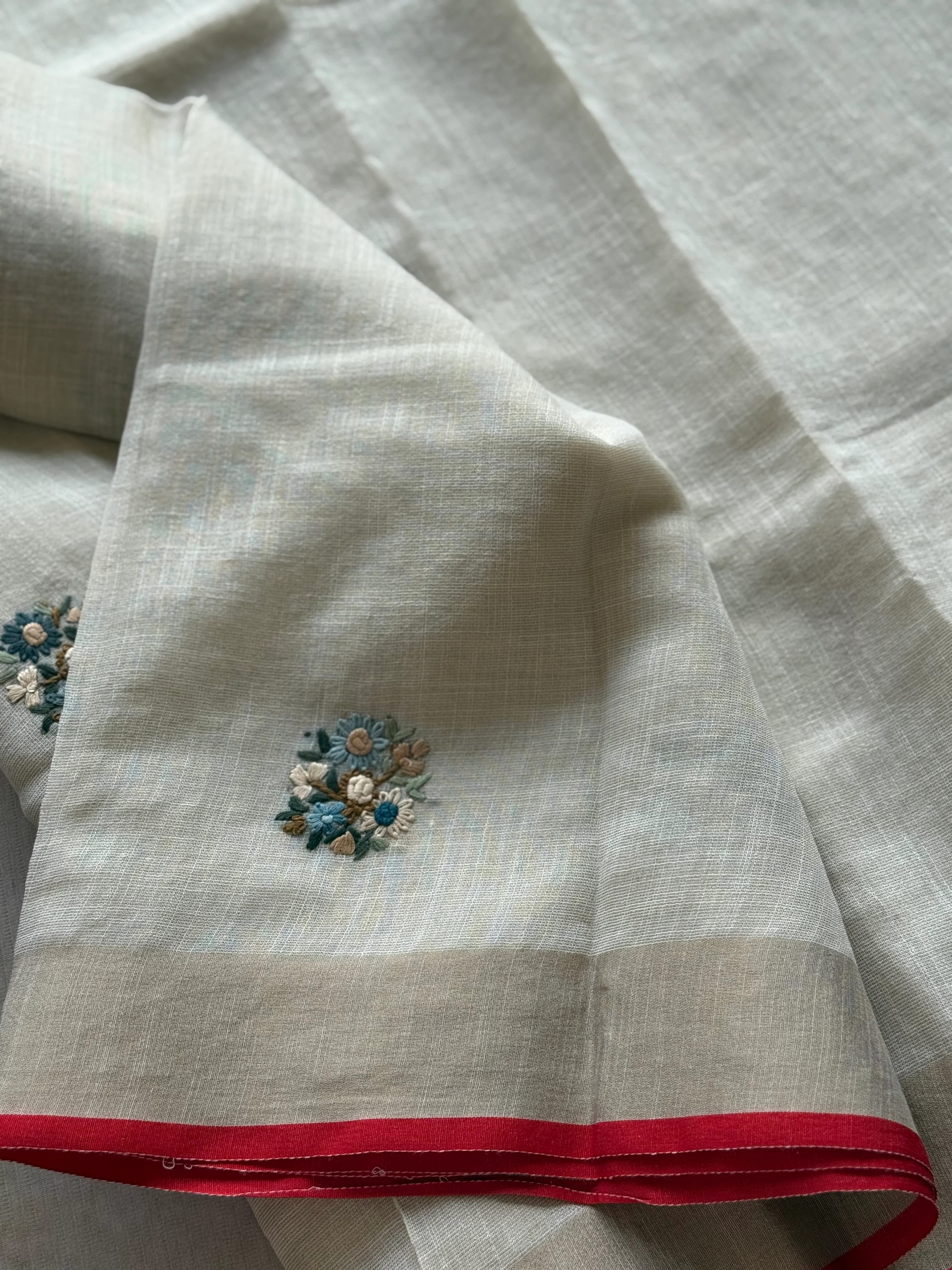 Ceya Linen Saree with Hand Floral Embroidery - Image 2
