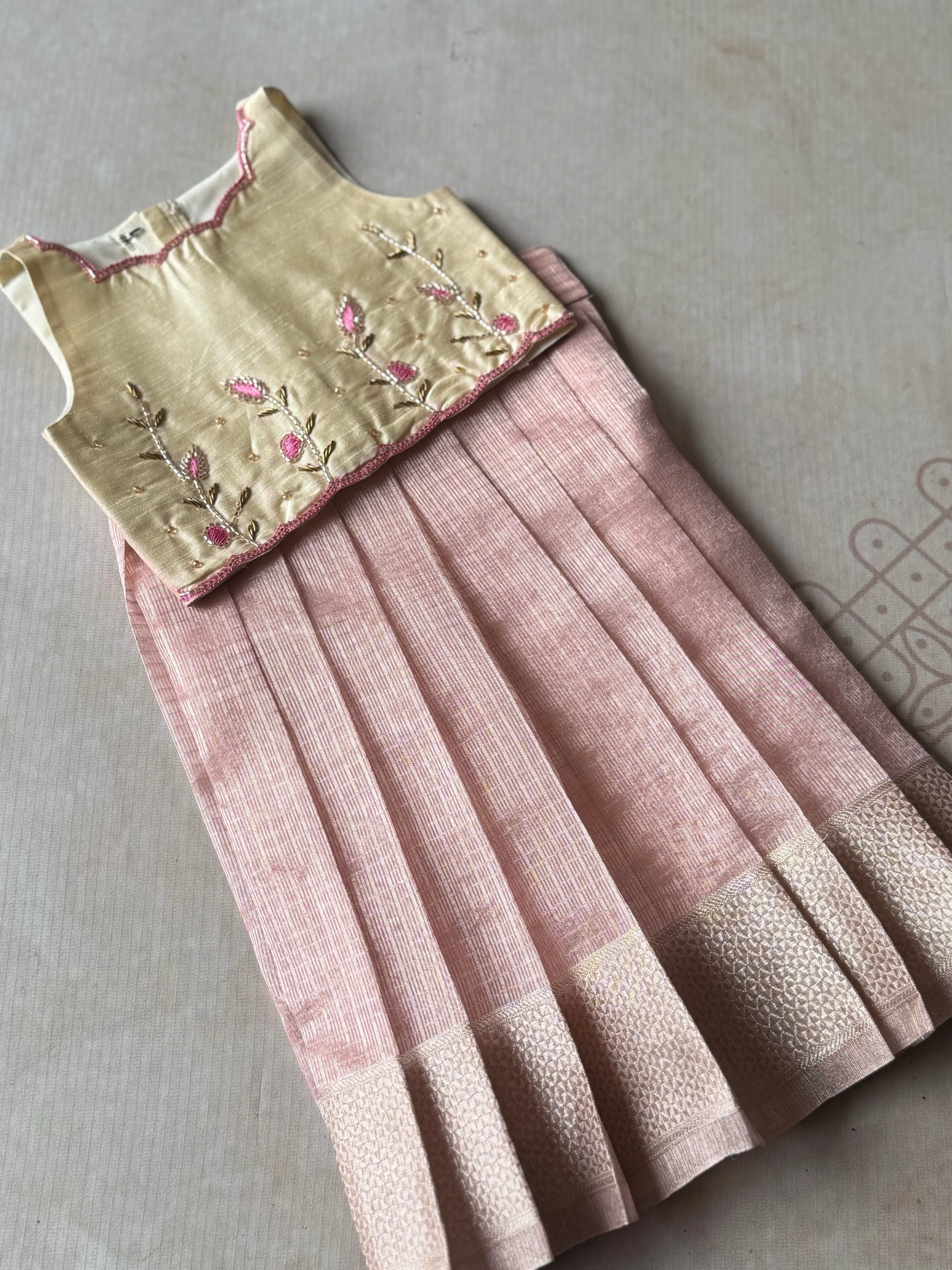 Ciranya - Crop top and skirt Festive Edit