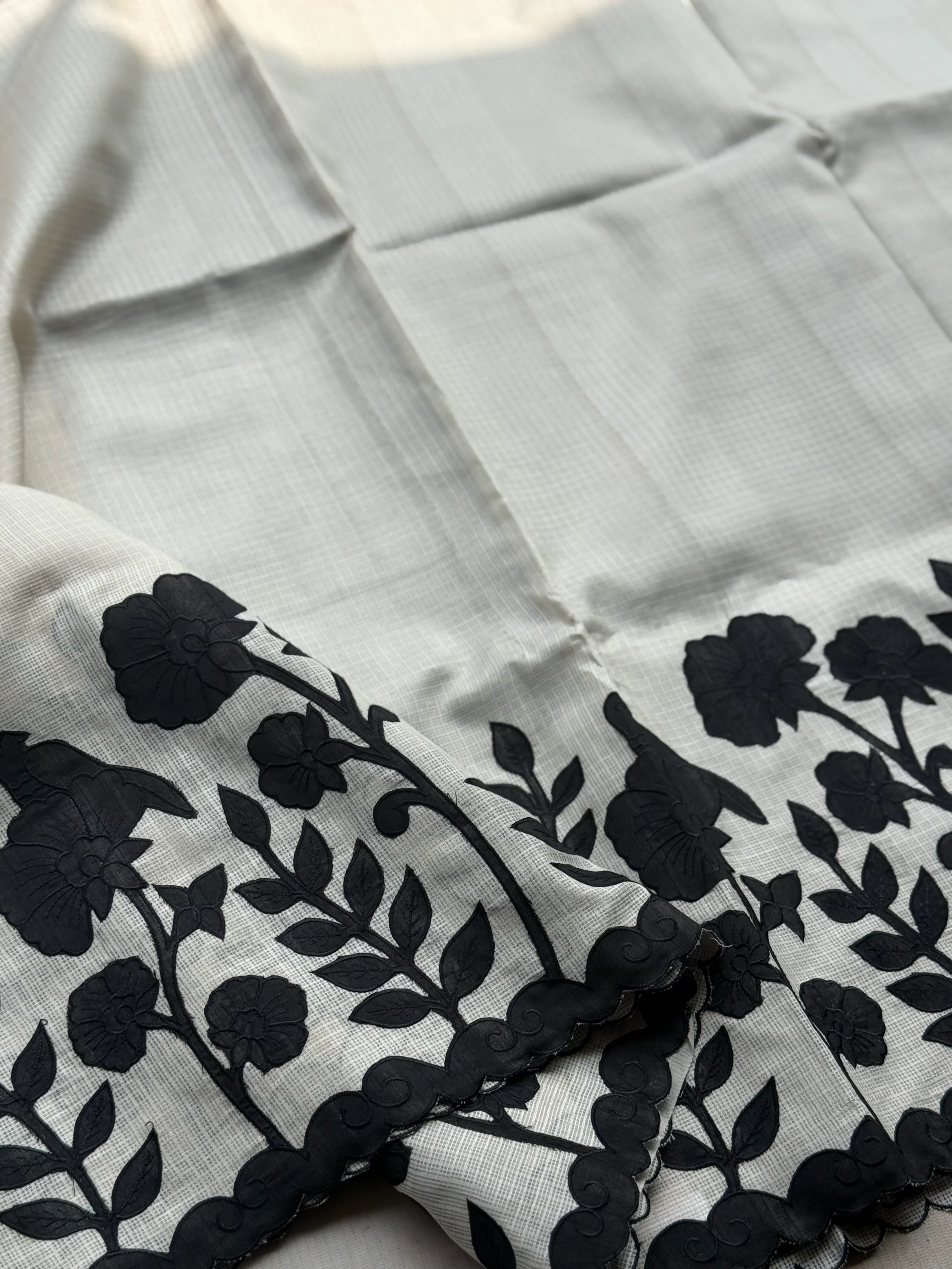 Cotton Kota Saree with Black Floral Appliqué Border | Handcrafted Appliqué Work Saree - Image 3
