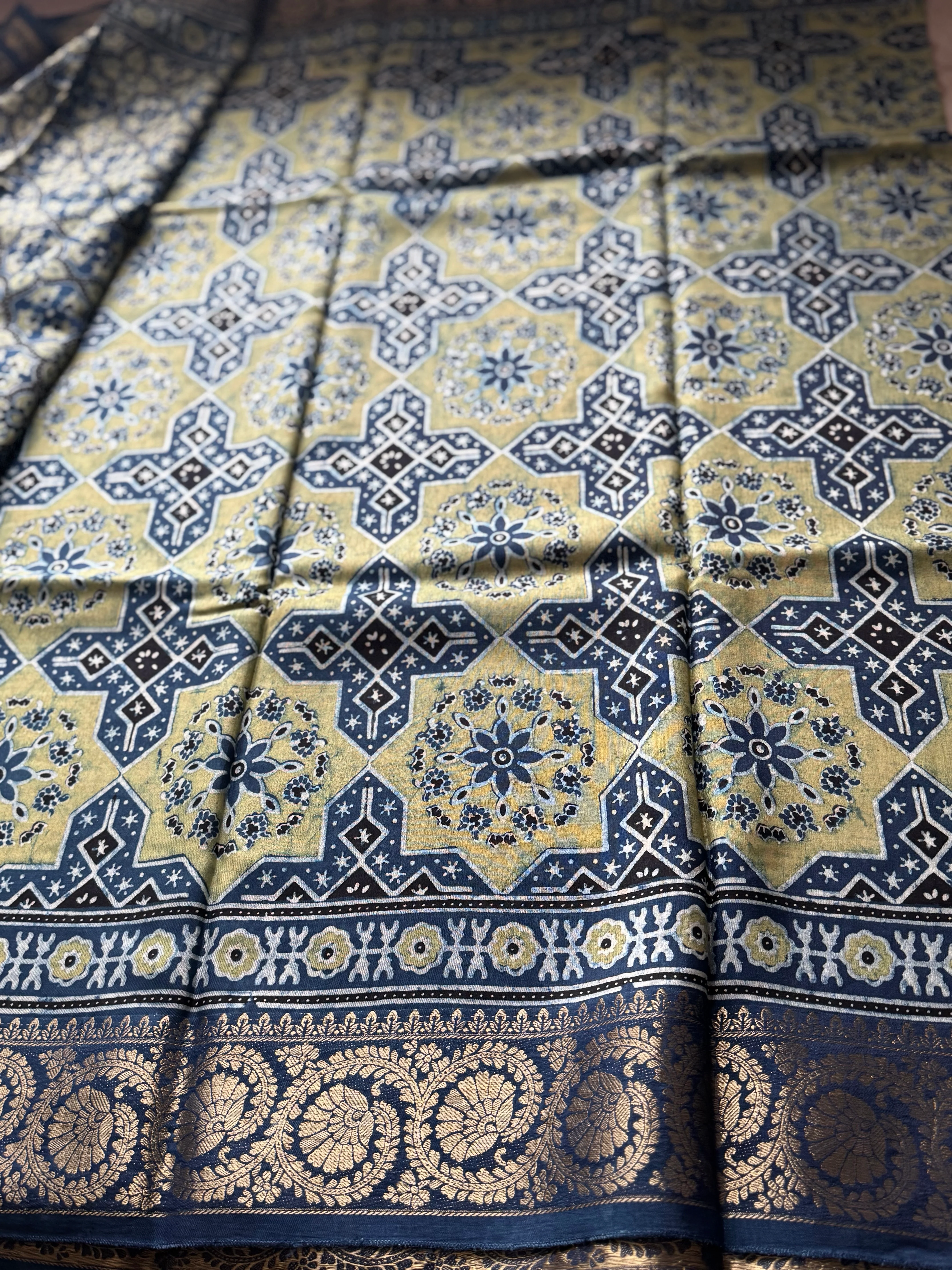 Dola Silk Zari Border Saree - Image 3